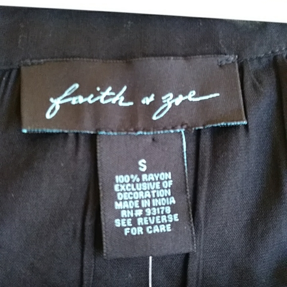 Faith & Zoe Tops New Faith Zoe Embroidered Floral Square Neck Top S